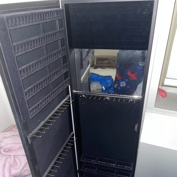 Wall hanging mirror with jewelry space inside! - Picture 1 of 7